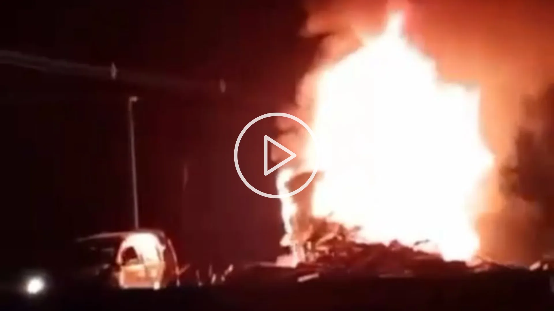 Engavetamento seguido de incêndio deixa um morto e dois feridos na BR-101 em SC | Imagem: Divulgação/ Reprodução