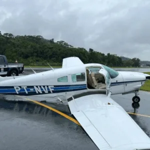 Avião de pequeno porte quebra trem de pouso durante aterrissagem em SC | Imagem: CBMSC/Cedido ao SCC10