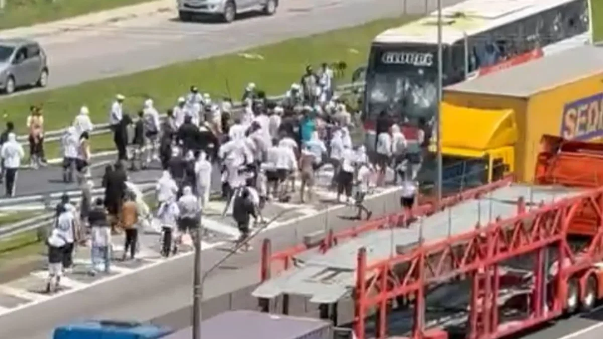 URGENTE: Briga entre torcidas bloqueia totalmente a BR-101 em SC; veja vídeos : Imagem: Divulgação/Reprodução
