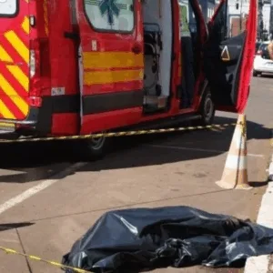 Homem morre após cair de terceiro andar enquanto trabalhava em limpeza de prédio em SC | Imagem: CBMSC