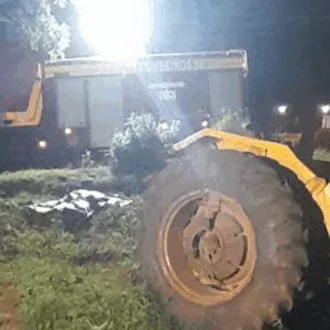 Trator capota e homem morre em área rural no Oeste de SC | Imagem: Corpo de bombeiros de SC