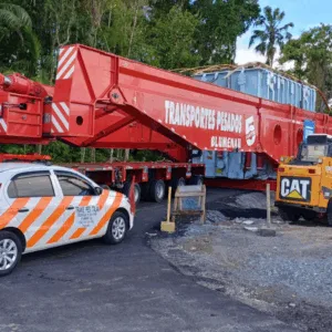 Carga de 450 toneladas afeta o trânsito nas BRs 470 e 101, em SC | Imagem: PRF