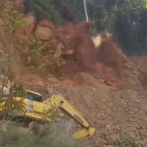 'Podia estar soterrado' trabalhador escapa por segundos de deslizamento em SC; veja vídeo - Foto: Reprodução/ PMBN