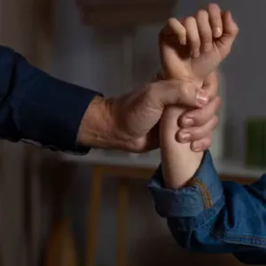 Polícia Militar flagra agressão e prende homem por violência doméstica em Curitibanos | Imagem ilustrativa