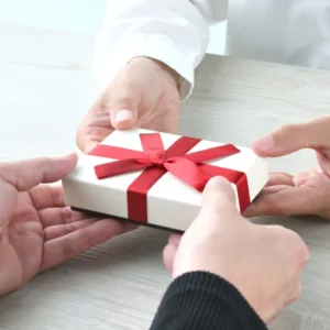 Precisa fazer a troca de um presente Entenda como funciona