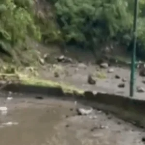 Queda de barreira na Serra do Rio do Rastro bloqueia parcialmente SC-390