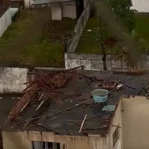 VÍDEO: temporal com chuva forte e ventania causa estragos em Lages | Cedidas / Rádio Clube 