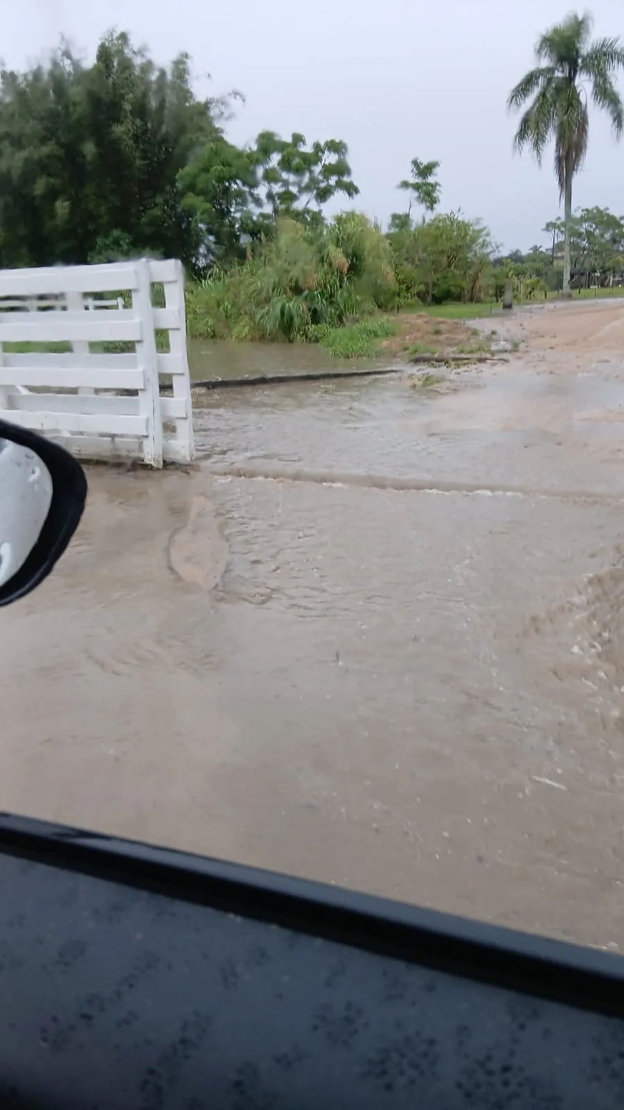 Temporal provoca alagamentos e bloqueios de ruas em cidade de SC; veja imagens (4)