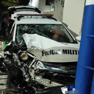 Viatura da PM fica destruída após grave acidente em cidade de SC - Foto: CBMSC