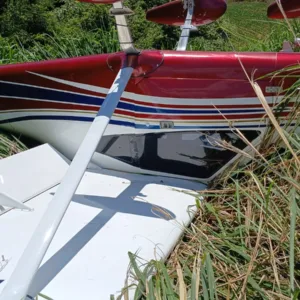 Avião faz pouso de emergência em SC após piloto detectar fumaça