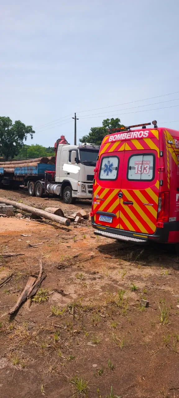 trabalhador morre esmagado por tora de madeira em SC