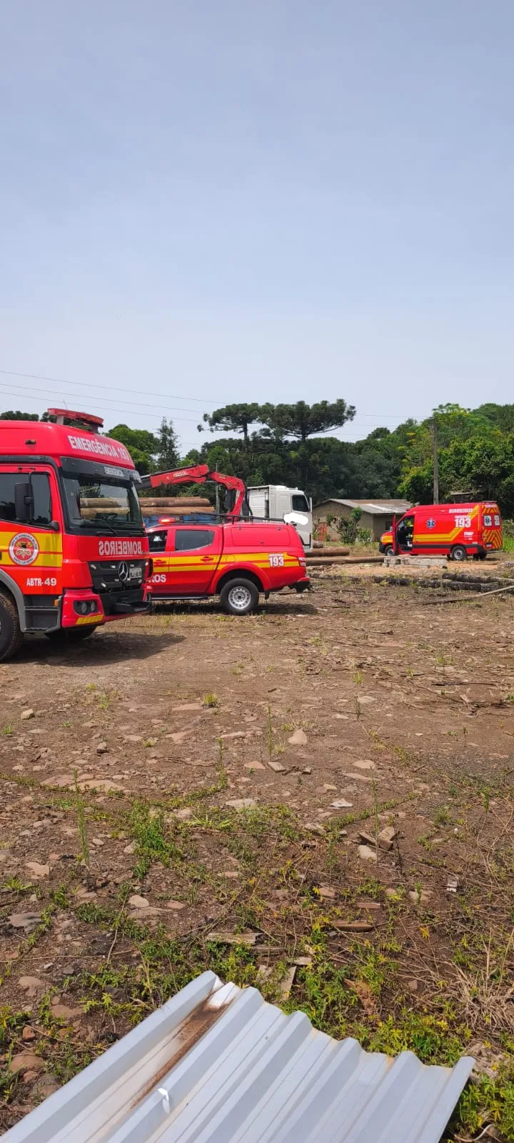 trabalhador morre esmagado por tora de madeira em SC