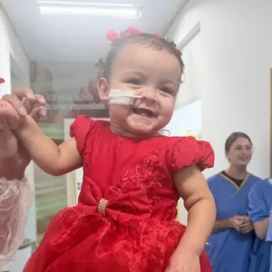 400 dias após nascer, criança recebe alta de hospital em SC - Foto: Divulgação