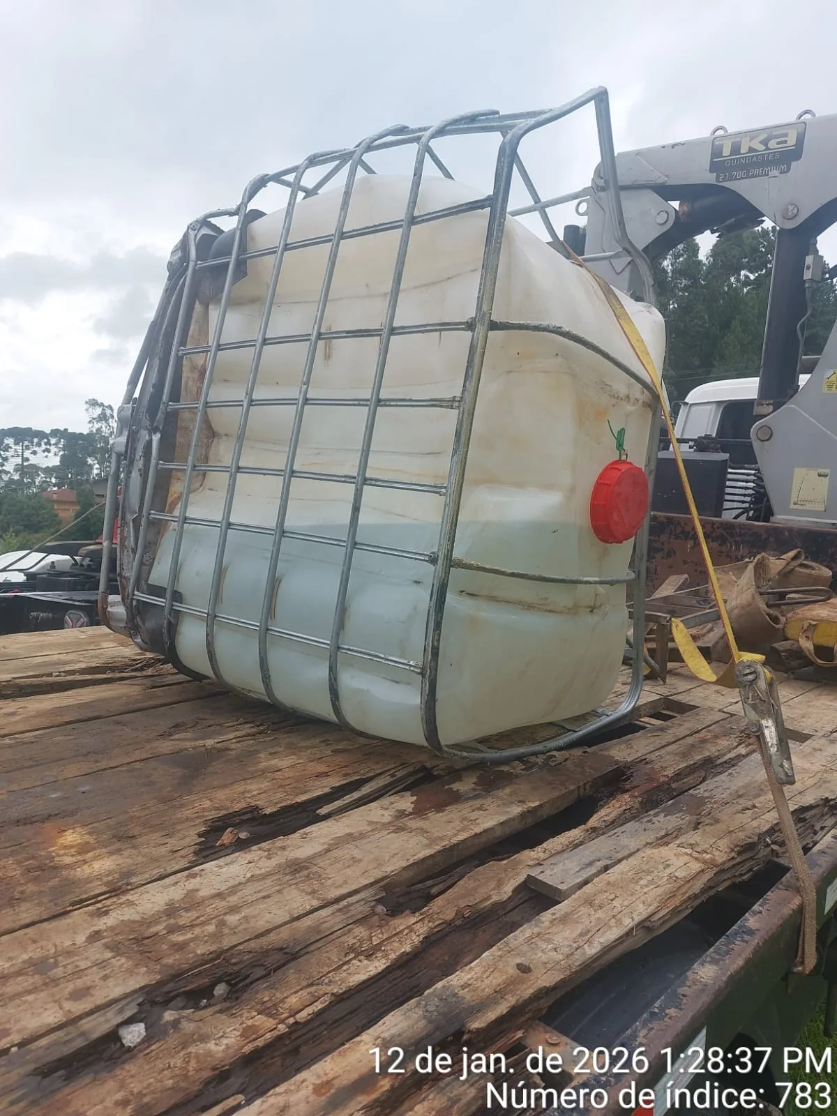 Acidente com caminhão de ácido sulfúrico deixa feridos e causa lentidão na BR-280 (1)