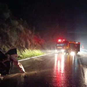 Acidente entre carro e caminhão mobiliza socorro na BR-116 em Santa Cecília