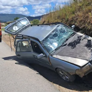 Acidente na BR-282 Motorista fica ferido após saída de pista em Bom Retiro