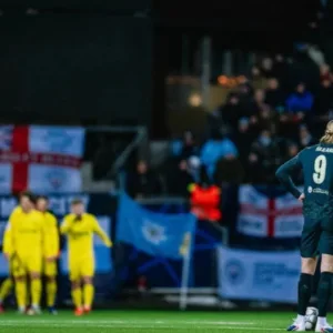 Após a derrota na Champions, jogadores do Manchester City reembolsam os torcedores