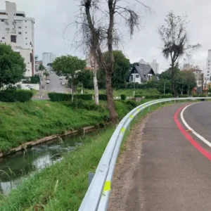 Avenida Carahá terá 100% de proteção com novos recursos para defensas metálicas | Foto: Prefeitura de Lages