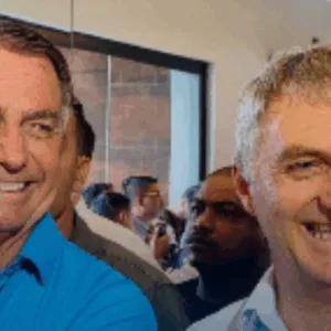 Bolsonaro e irmão ganham na quadra da Mega da Virada; confira valor do prêmio