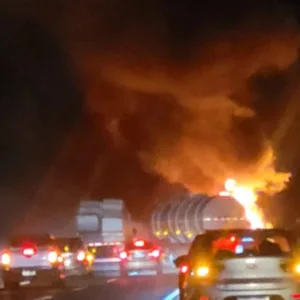 Caminhão em chamas paralisa BR-101 em Tijucas