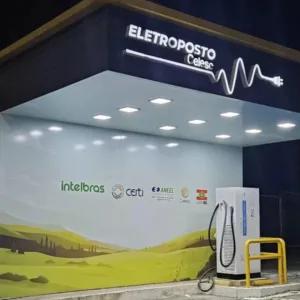 Celesc baixa tarifa de eletropostos e incentiva uso de veículos elétricos em SC