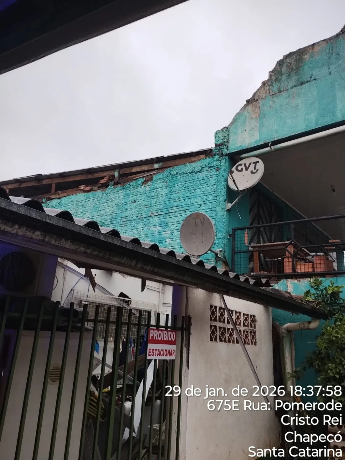 Chapecó registra alagamentos, destelhamentos e quedas de árvores após temporal; veja imagens