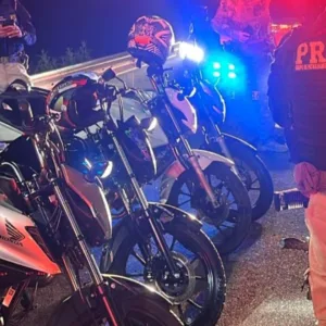 Contorno da BR-101: motociclistas são flagrados em 'racha', manobras arriscadas e na contramão