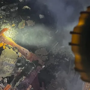 Corpo de Bombeiros combate incêndio em edificação abandonada em Correia Pinto | Foto: 5º BBM