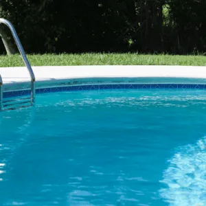 Criança de quatro anos se afoga em piscina na Grande Florianópolis | Imagem Ilustrativa | Foto: Canva