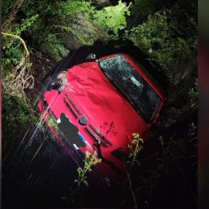 Deslizamento de terra atinge carro na SC-112 e deixa mãe e filha feridas -Foto: PMRv