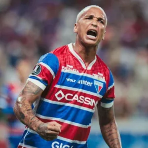 Deyverson acerta com a LDU e vai jogar no Equador em 2026.| Foto: Reprodução SBT Sports / Divulgação