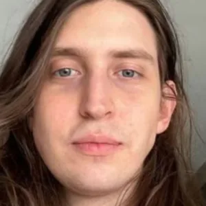 Felca é alvo de ameaças e protestos após proibição de chat em jogo infantil