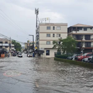 Fortes chuvas provocam alagamentos e interdições em Balneário Camboriú