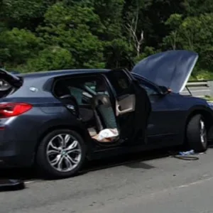 Guard rail atravessa carro em acidente e criança morre; família voltava do Litoral de SC | Foto: PRF | Divulgação