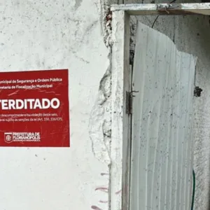 Guarda Municipal interdita cozinha clandestina em praia de SC