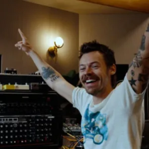 Harry Styles anuncia turnê com shows no Brasil; Saiba como adquirir o ingresso