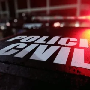 Homem agride mulher a caminho da delegacia e acaba preso em Joinville