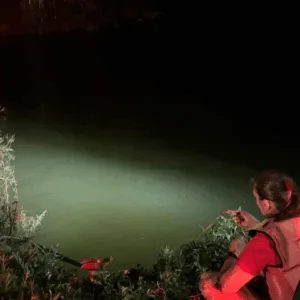 Homem desaparecido há três dias é encontrado morto dentro de carro submerso em barragem de SC - Foto: CBMSC