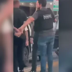 Homem investigado por dois homicídios é preso ao sair de velório em SC