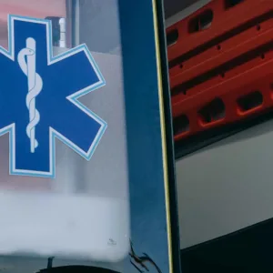 Homem morre e outro fica gravemente ferido em acidente no contorno viário de Chapecó | Foto: reprodução / Canva 