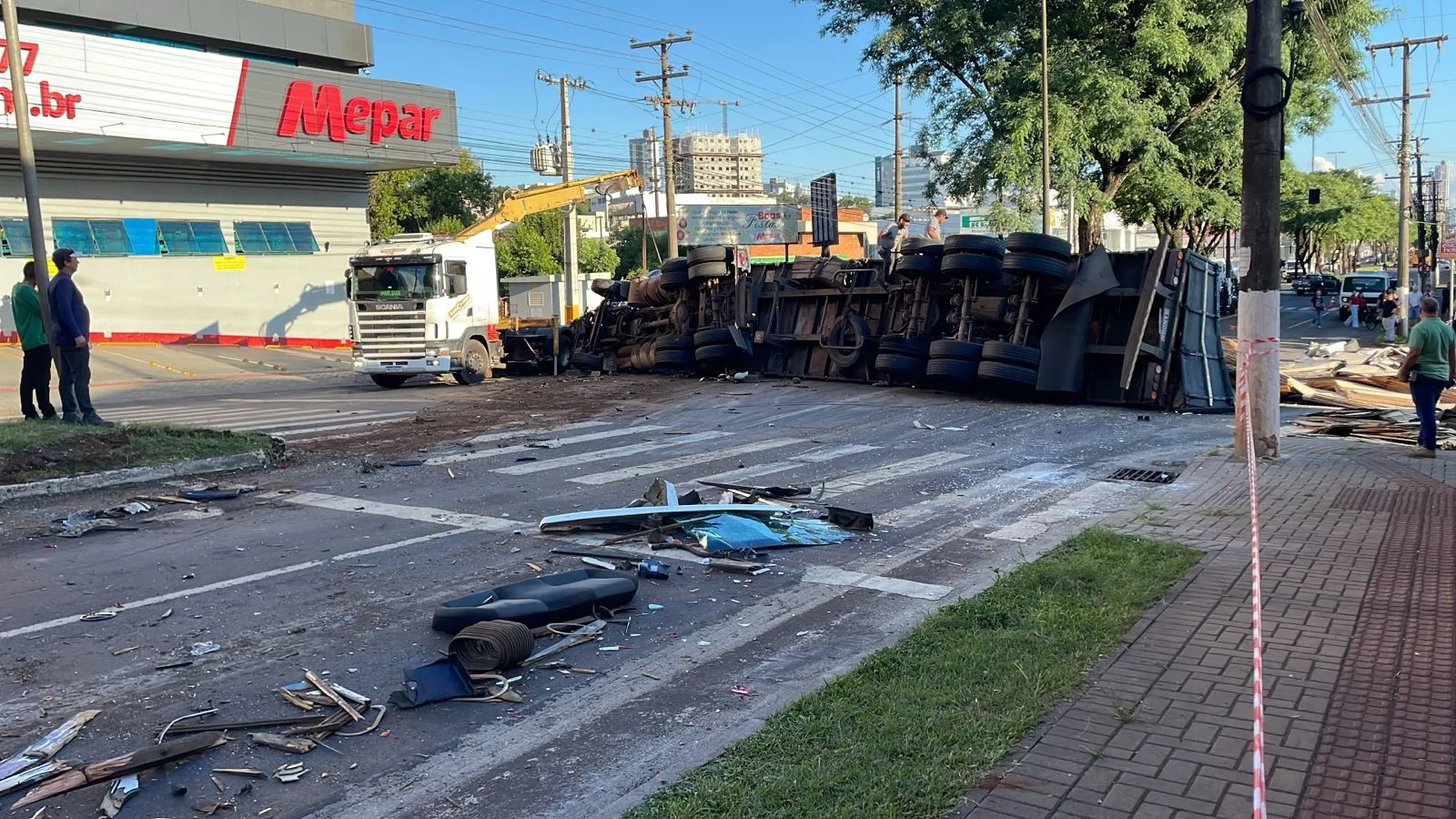 Imagens impressionantes mostram rastros de destruição dapós acidente em Chapecó