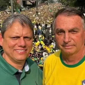 Ex-presidente Jair Bolsonaro e o governador de São Paulo, Tarcísio de Freitas, devem se encontrar nesta quinta-feira (29)