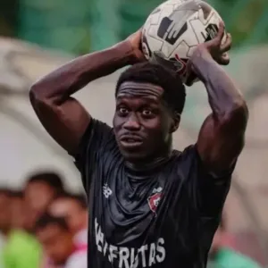 Jogador morre após parada cardíaca durante partida em Portugal.| Foto: Divulgação SBT Sports