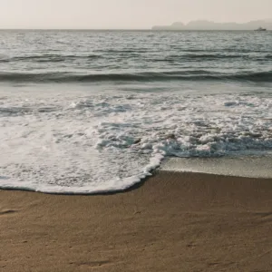 Justiça autoriza novamente o naturismo na Praia do Pinho, em Balneário Camboriú