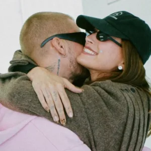 Justin e Hailey Bieber ameaçam processar tiktoker que chamou casamento de 'abusivo'