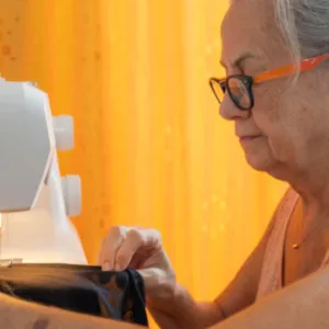 Lages oferece curso gratuito de costura para mulheres com inscrições abertas