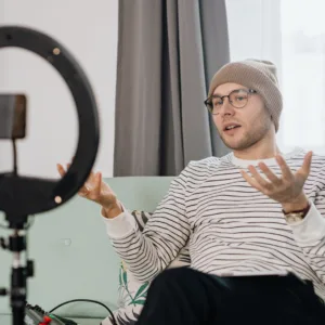 Lei regulamenta influenciadores digitais e amplia transparência no Brasil