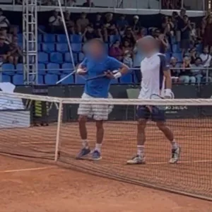 'Macaco' atletas estrangeiros são presos por racismo durante torneio de tênis em SC - Foto: Print/Divulgação