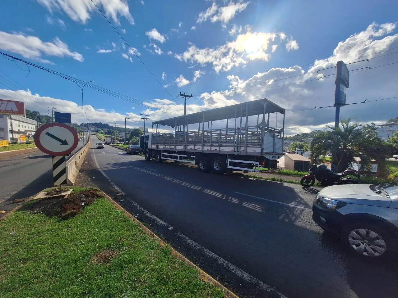 Motociclista morre após colisão lateral na SC-135