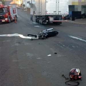 Motociclista morre em grave acidente no centro de cidade do Oeste de SC - Foto: CBMSC